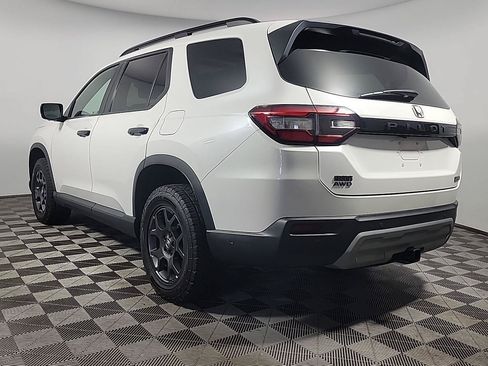 Certified 2025 Honda Pilot TrailSport image 10