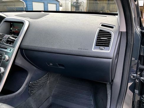 Used 2016 Volvo XC60 T5 Platinum image 18