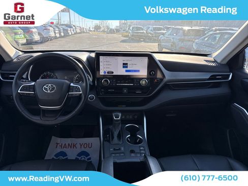 Used 2024 Toyota Highlander XLE image 12