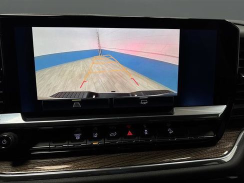 Used 2024 Chevrolet Silverado 2500 LT w/ Convenience Package image 9