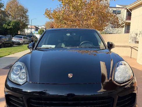 Used 2018 Porsche Cayenne Platinum Edition image 5