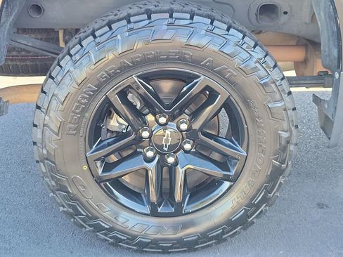 Used 2019 Chevrolet Silverado 1500 Custom Trail Boss w/ Custom Convenience Package image 7