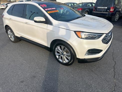 Used 2019 Ford Edge Titanium w/ Equipment Group 301A AWD/4WD image 9