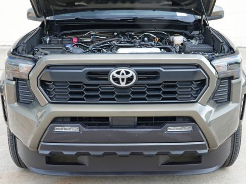 Used 2024 Toyota Tacoma TRD Sport RWD image 8