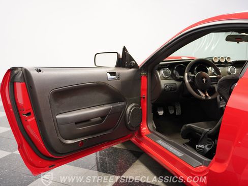 Used 2006 Ford Mustang GT RWD image 37