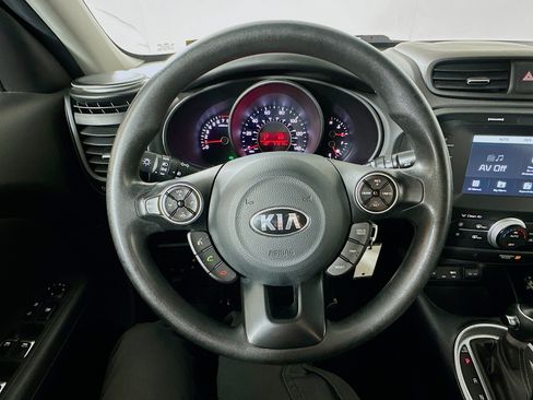 Used 2018 Kia Soul + FWD image 11