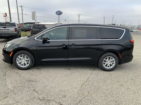 New 2026 Chrysler Voyager LX image 5