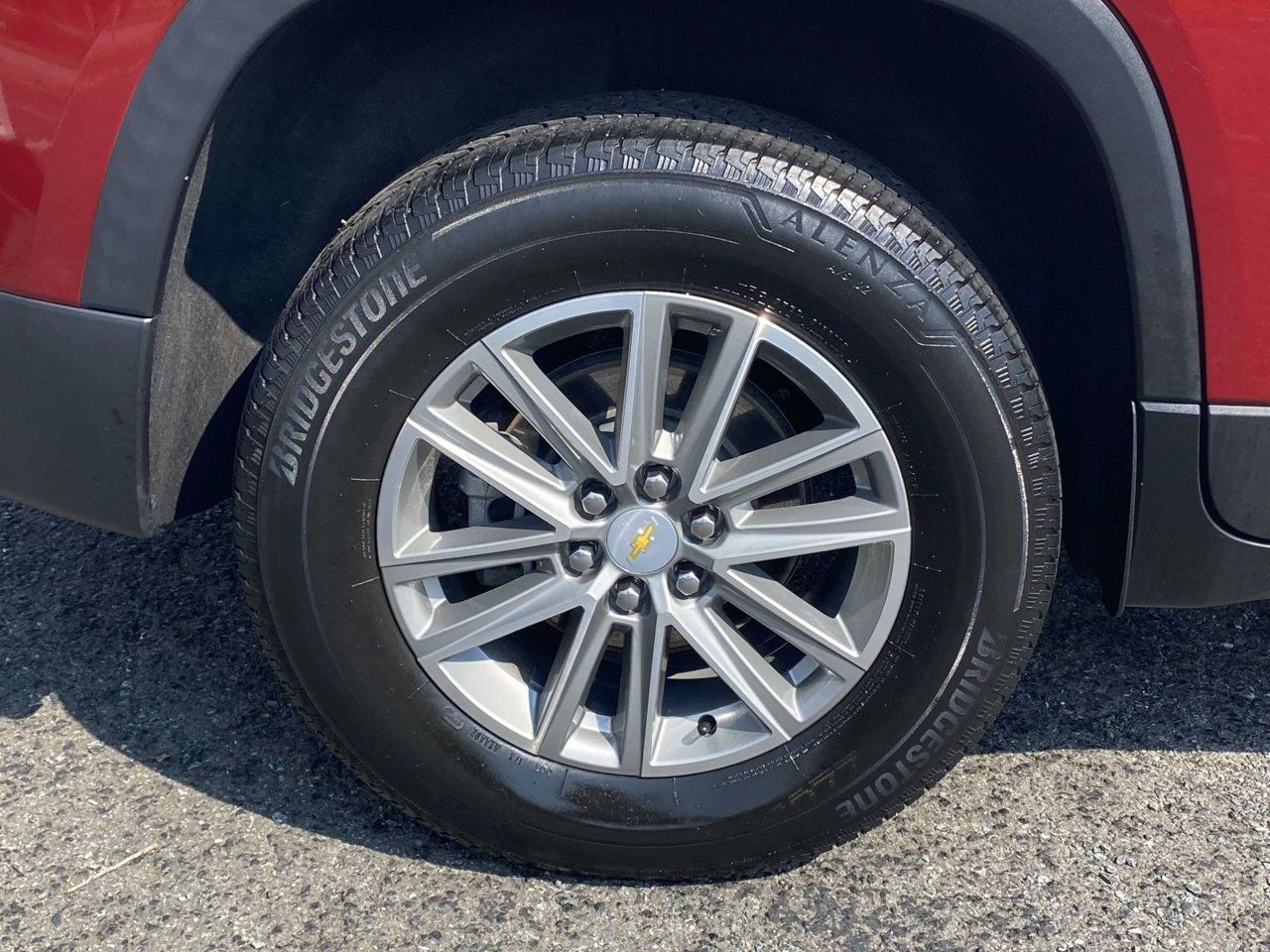 Used 2023 Chevrolet Traverse LT FWD image 7
