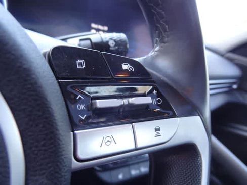 Used 2024 Hyundai Elantra Limited FWD image 20
