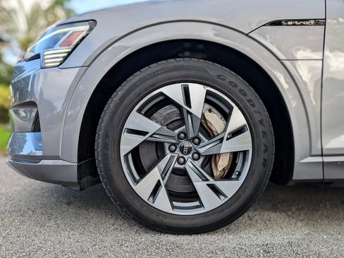 Used 2021 Audi e-tron Premium w/ Towing Package image 97