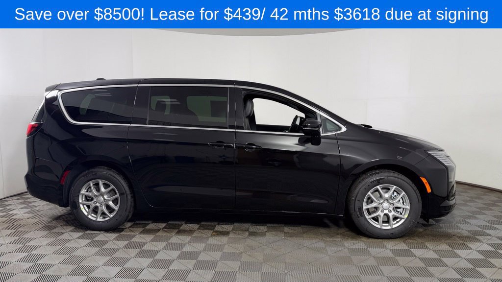 New 2027 Chrysler Pacifica Select FWD image 9