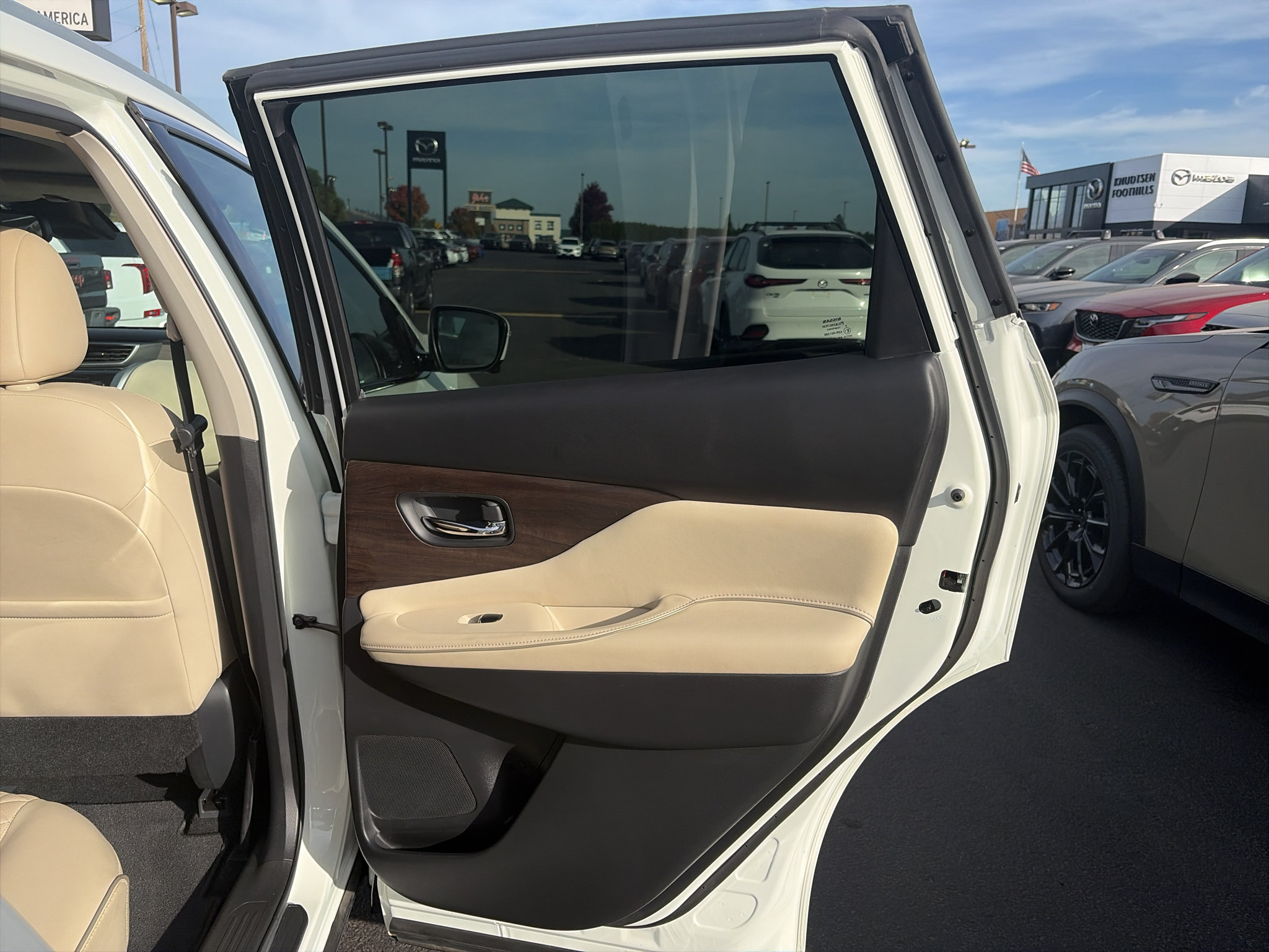 Used 2020 Nissan Murano Platinum AWD/4WD image 16