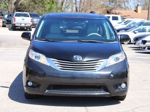 Used 2012 Toyota Sienna XLE image 2