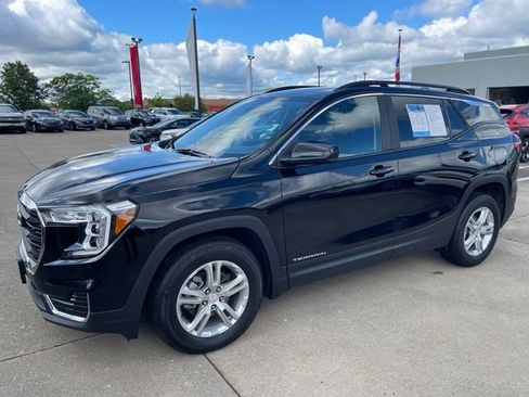 Certified 2022 GMC Terrain SLE w/ Driver Convenience Package FWD image 2