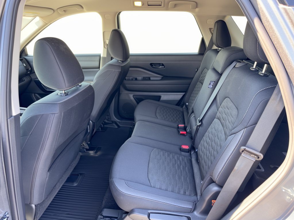 Certified 2025 Nissan Pathfinder SV FWD image 29