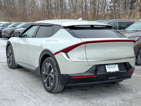 Used 2022 Kia EV6 Wind image 4