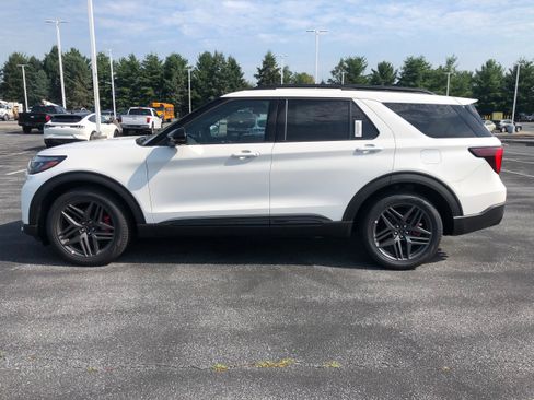 New 2025 Ford Explorer ST image 2