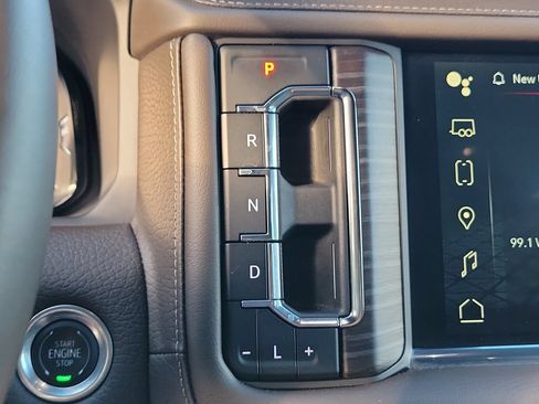 Used 2024 GMC Yukon XL Denali RWD image 38