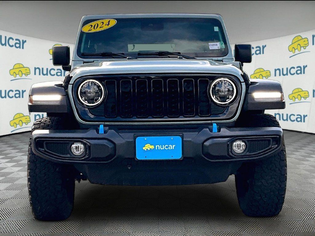 Used 2024 Jeep Wrangler Unlimited AWD/4WD image 2