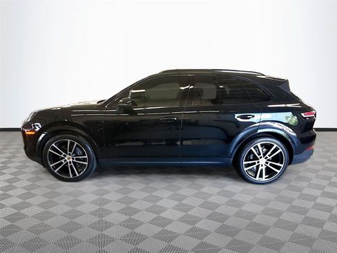 Used 2024 Porsche Cayenne AWD/4WD image 4