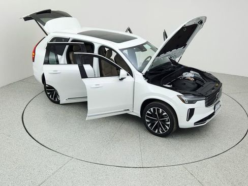 New 2026 Volvo XC90 T8 Plus image 18