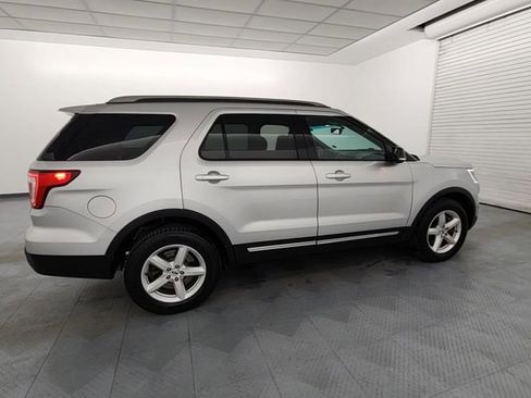 Used 2016 Ford Explorer XLT w/ Equipment Group 202A image 8