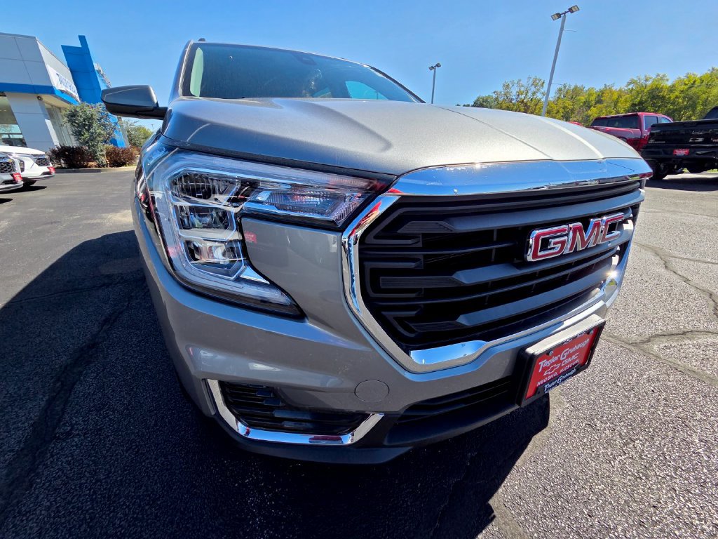 Used 2023 GMC Terrain SLE w/ Driver Convenience Package FWD image 11