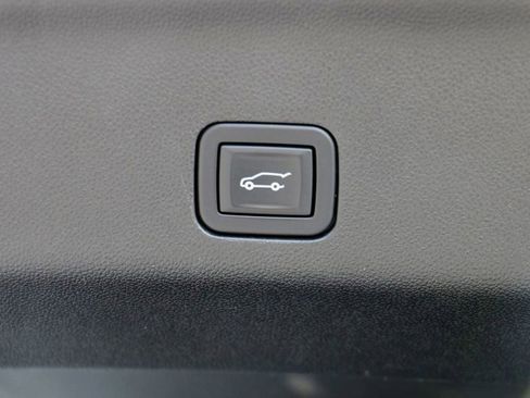 Used 2024 GMC Yukon SLT image 12