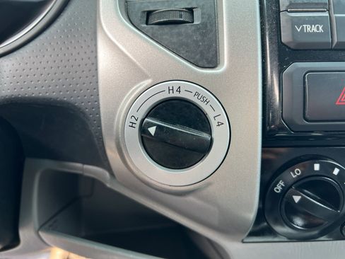 Used 2013 Toyota Tacoma 4x4 Access Cab V6 w/ TRD Sport Pkg image 17