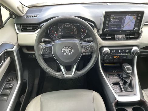 Used 2019 Toyota RAV4 Limited image 11