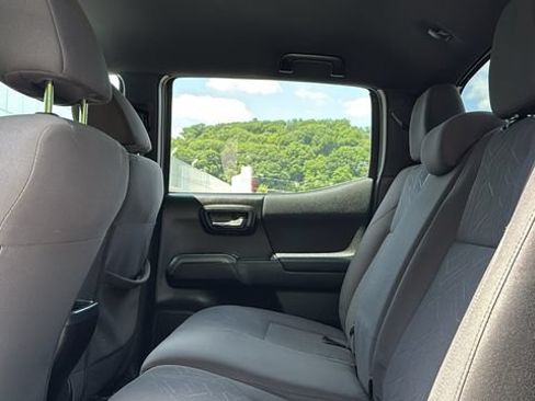 Used 2017 Toyota Tacoma TRD Off-Road w/ Tow Package (A/T) AWD/4WD image 21