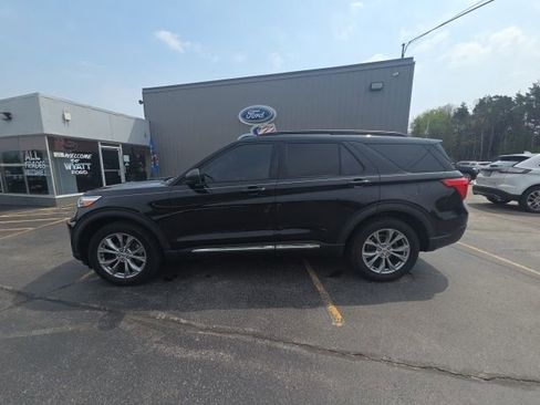 Used 2020 Ford Explorer XLT w/ Equipment Group 202A AWD/4WD image 2