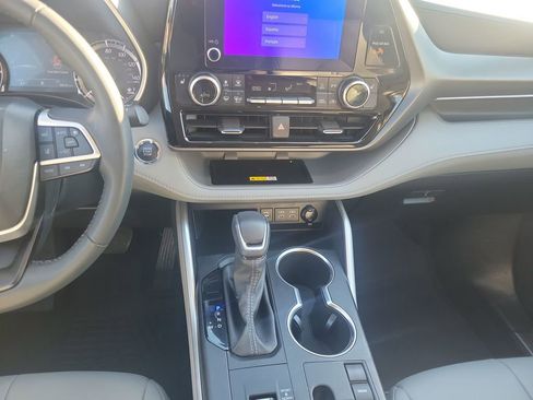 Certified 2023 Toyota Highlander XLE image 19