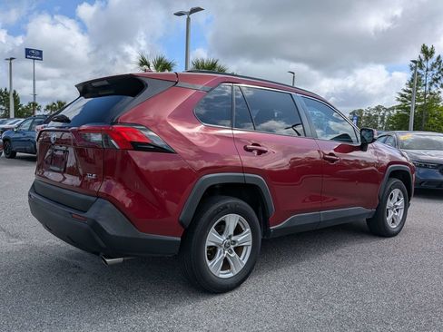 Used 2021 Toyota RAV4 XLE w/ Convenience Package FWD image 4