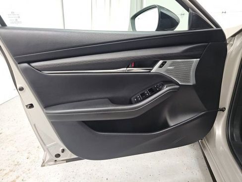 Used 2024 MAZDA MAZDA3 Hatchback w/Premium Plus Pkg image 11