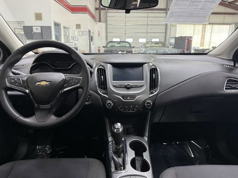 Used 2017 Chevrolet Cruze LT w/ Convenience Package FWD image 20