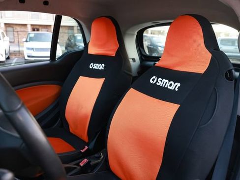 Used 2016 smart fortwo passion image 8