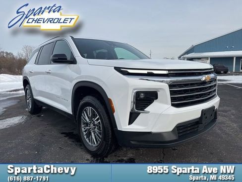 Used 2025 Chevrolet Traverse LT image 1