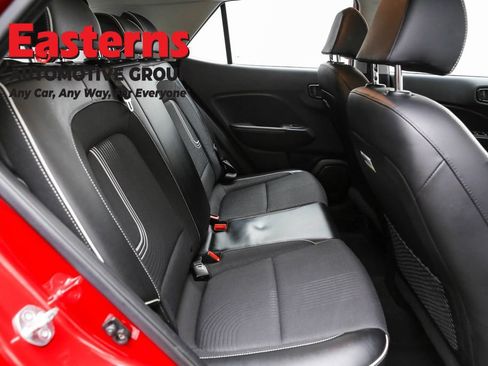 Used 2023 Hyundai Venue Limited FWD image 25