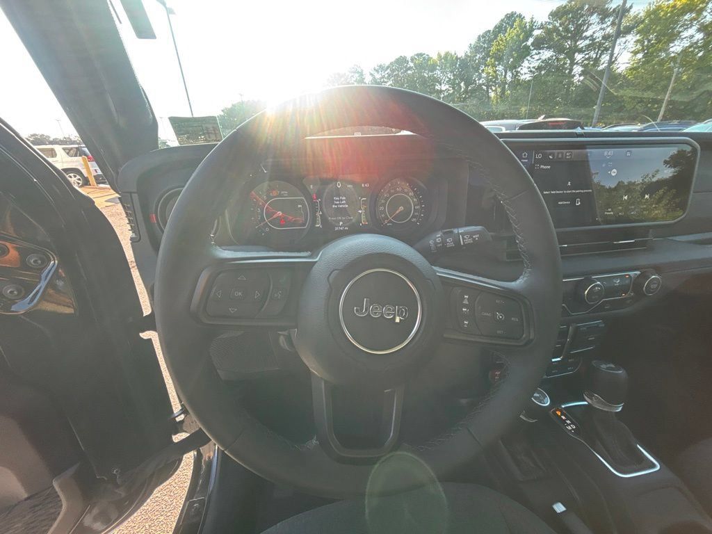 Used 2026 Jeep Wrangler Unlimited Rubicon AWD/4WD image 13