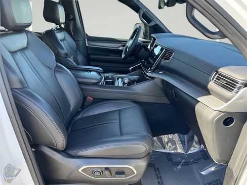 Used 2024 Jeep Wagoneer L Series III w/ Flexible Seating Group image 14