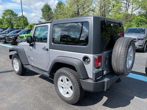 Used 2018 Jeep Wrangler Sport AWD/4WD image 3