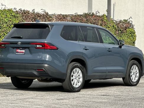 Used 2025 Toyota Grand Highlander XLE image 4