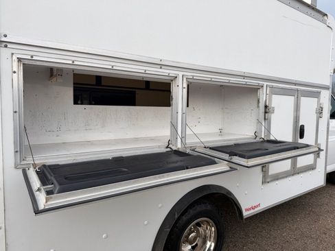 Used 2016 Chevrolet Express 3500 image 27