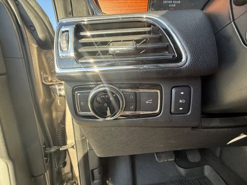 Used 2020 Lincoln Navigator Reserve w/ Luxury Package image 23