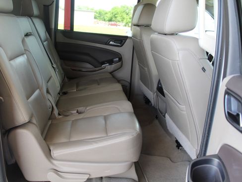 Used 2019 Chevrolet Suburban LT AWD/4WD image 21