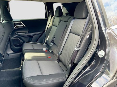 Used 2024 Mitsubishi Outlander ES image 21