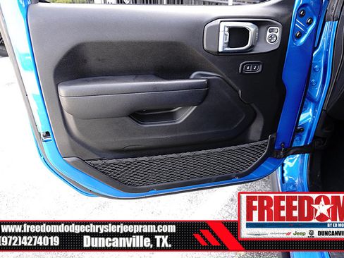 Used 2025 Jeep Gladiator Sport AWD/4WD image 41