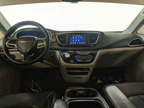 Used 2020 Chrysler Voyager Lxi image 23