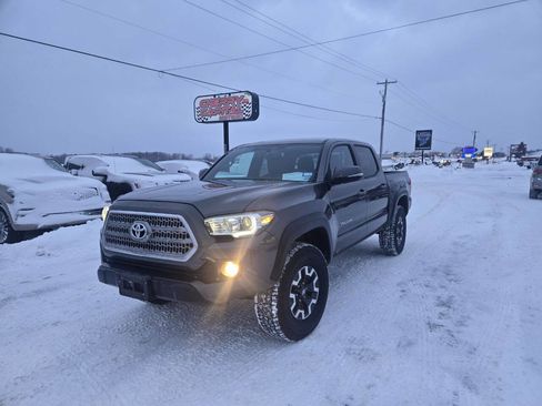 Used 2016 Toyota Tacoma TRD Off-Road image 12